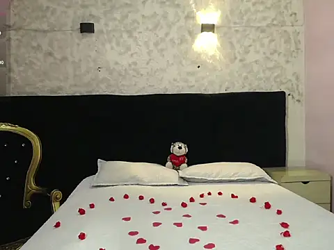 Snapshot of tiiny_emilly chatting on February 14, 6:52 pm tiiny emilly online show from February 14, 6:52 pm