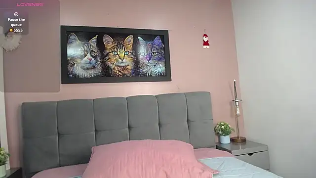 Snapshot of tiiny_emilly chatting on December 5, 8:50 pm tiiny emilly online show from December 5, 8:50 pm