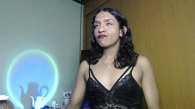 Galgadot3 online show from December 20, 1:52 am