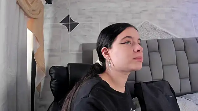 Snapshot of ChannelWhite_ chatting on October 16, 9:01 pm ChannelWhite online show from October 16, 9:01 pm