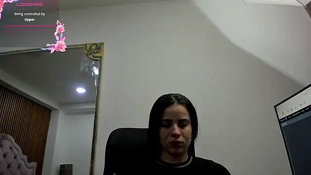 Snapshot of ChannelWhite_ chatting on March 3, 10:06 pm ChannelWhite online show from March 3, 10:06 pm