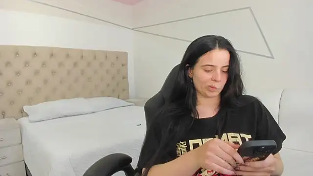 Snapshot of ChannelWhite_ chatting on September 29, 10:37 pm ChannelWhite online show from September 29, 10:37 pm