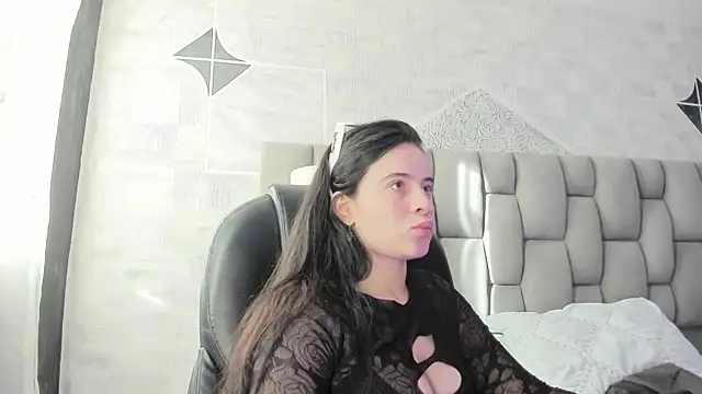 Snapshot of ChannelWhite_ chatting on September 25, 9:32 pm ChannelWhite online show from September 25, 9:32 pm