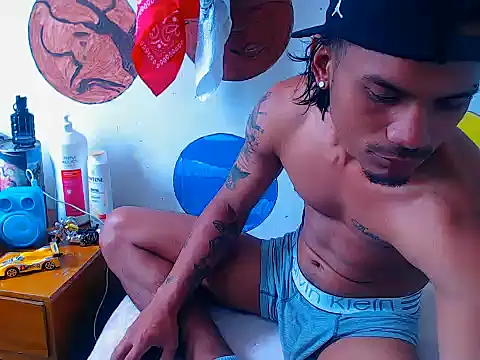 Snapshot of davidcutterr chatting on October 21, 6:18 pm davidcutterr online show from October 21, 6:18 pm