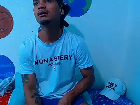 Snapshot of davidcutterr chatting on October 19, 4:54 pm davidcutterr online show from October 19, 4:54 pm