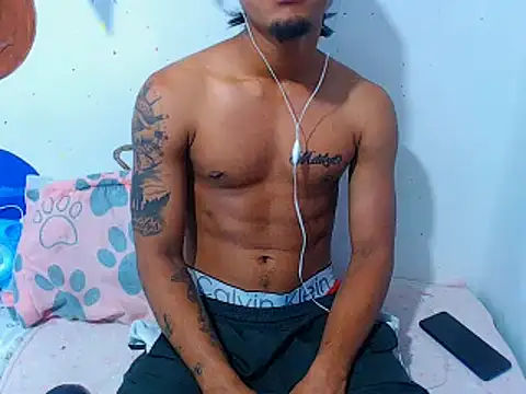 Snapshot of davidcutterr chatting on October 7, 6:42 pm davidcutterr online show from October 7, 6:42 pm