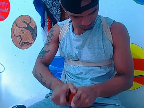 Snapshot of davidcutterr chatting on October 28, 4:06 pm davidcutterr online show from October 28, 4:06 pm