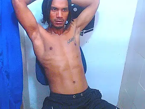 Snapshot of davidcutterr chatting on December 1, 9:48 pm davidcutterr online show from December 1, 9:48 pm