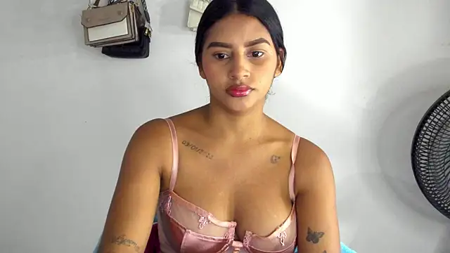 Snapshot of karlys01 chatting on October 3, 1:31 am karlys01 online show from October 3, 1:31 am