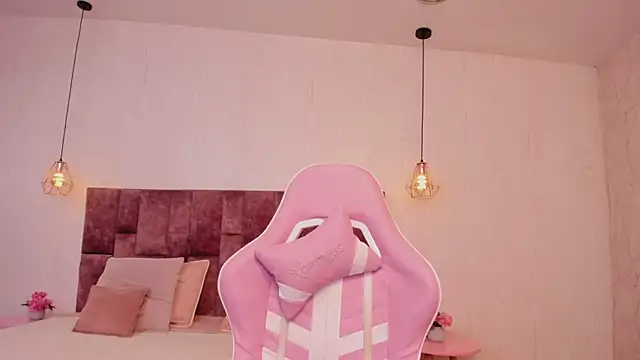 BellaClarck online show from November 8, 10:13 pm