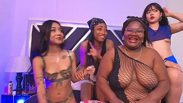 Snapshot of ElisabettaMonroy chatting on November 21, 10:20 pm ElisabettaMonroy online show from November 21, 10:20 pm