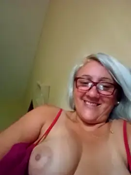 Snapshot of Samantha6767x chatting on March 21, 7:51 pm Samantha6767x online show from March 21, 7:51 pm