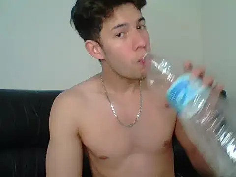 Maxtaylor18 online show from November 13, 11:52 pm