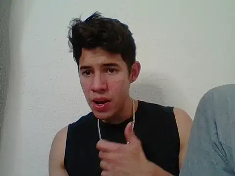 Snapshot of Maxtaylor18 chatting on October 17, 2:15 am Maxtaylor18 online show from October 17, 2:15 am