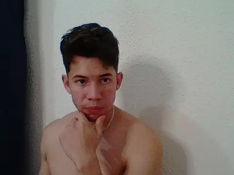 Snapshot of Maxtaylor18 chatting on October 28, 5:29 am Maxtaylor18 online show from October 28, 5:29 am