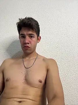 Snapshot of Maxtaylor18 chatting on October 15, 3:05 am Maxtaylor18 online show from October 15, 3:05 am