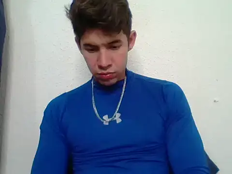 Snapshot of Maxtaylor18 chatting on October 16, 4:21 am Maxtaylor18 online show from October 16, 4:21 am