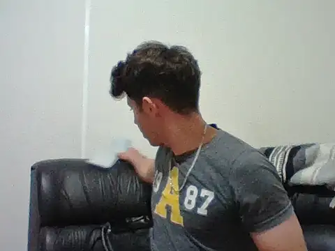 Maxtaylor18 online show from November 13, 4:49 am