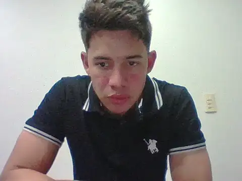 Maxtaylor18 online show from November 30, 4:35 am