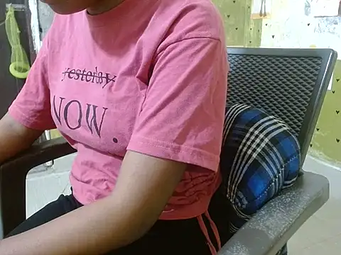 Snapshot of shallyji chatting on October 16, 2:09 am shallyji online show from October 16, 2:09 am