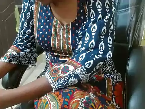 Snapshot of shallyji chatting on October 14, 4:57 am shallyji online show from October 14, 4:57 am