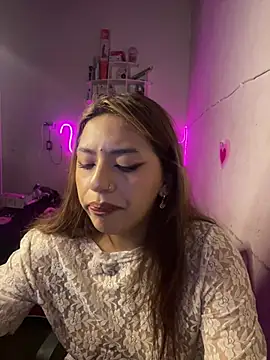 Snapshot of SoftLady_S33 chatting on June 5, 6:52 am SoftLady S33 online show from June 5, 6:52 am