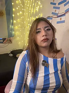 Snapshot of SoftLady_S33 chatting on July 17, 1:47 am SoftLady S33 online show from July 17, 1:47 am