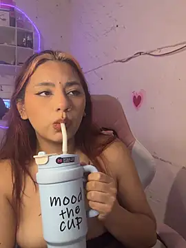 Snapshot of SoftLady_S33 chatting on August 1, 11:58 pm SoftLady S33 online show from August 1, 11:58 pm
