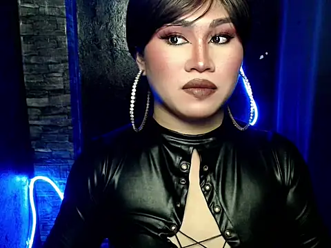 Snapshot of pretty_lassy chatting on October 27, 11:11 am pretty lassy online show from October 27, 11:11 am