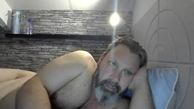 Snapshot of BigMan738@xh chatting on June 22, 10:40 pm BigMan738xh online show from June 22, 10:40 pm