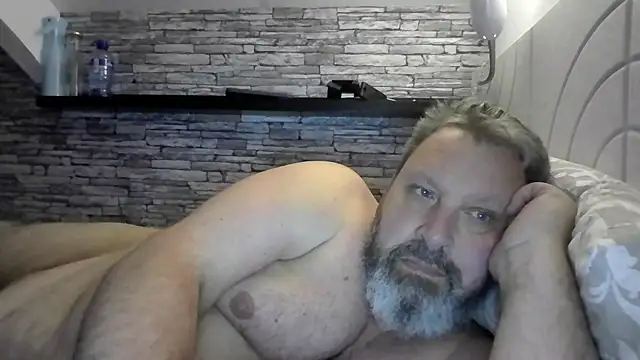 Snapshot of BigMan738@xh chatting on May 17, 10:32 pm BigMan738xh online show from May 17, 10:32 pm