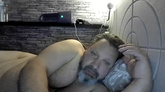 Snapshot of BigMan738@xh chatting on May 25, 10:30 pm BigMan738xh online show from May 25, 10:30 pm