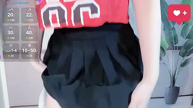 LINNIE05 online show from December 1, 6:47 am