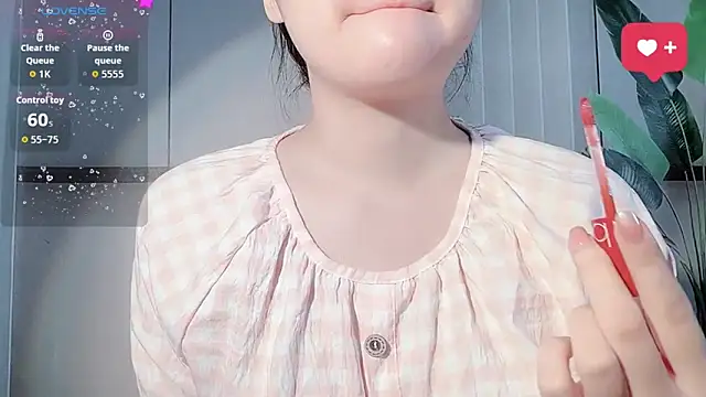 LINNIE05 online show from November 29, 8:36 am