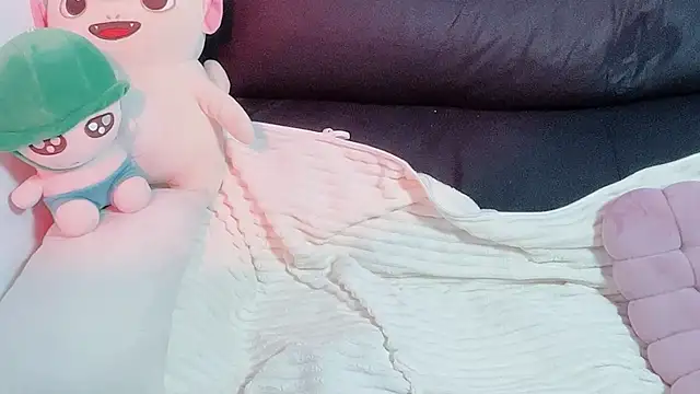 LINNIE05 online show from January 9, 9:49 am