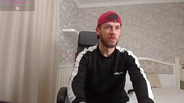 Snapshot of JonahShaw chatting on April 20, 4:04 am JonahShaw online show from April 20, 4:04 am