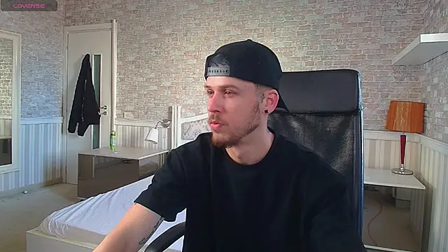 Snapshot of JonahShaw chatting on May 24, 4:56 am JonahShaw online show from May 24, 4:56 am