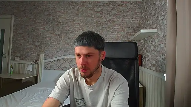 Snapshot of JonahShaw chatting on June 1, 4:13 am JonahShaw online show from June 1, 4:13 am
