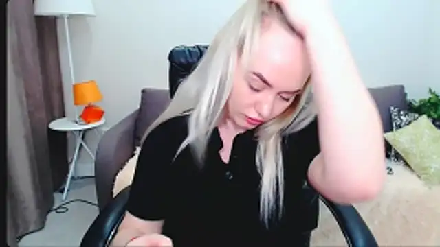 Snapshot of LiluMoon__ chatting on March 26, 5:00 pm LiluMoon online show from March 26, 5:00 pm