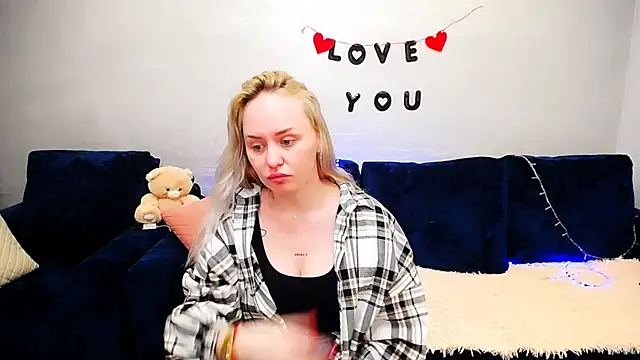 LiluMoon   online show from March 29, 3:35 pm