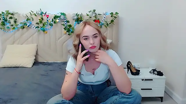 LiluMoon   online show from April 29, 5:30 pm
