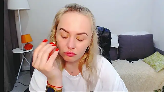 LiluMoon   online show from April 2, 6:36 pm
