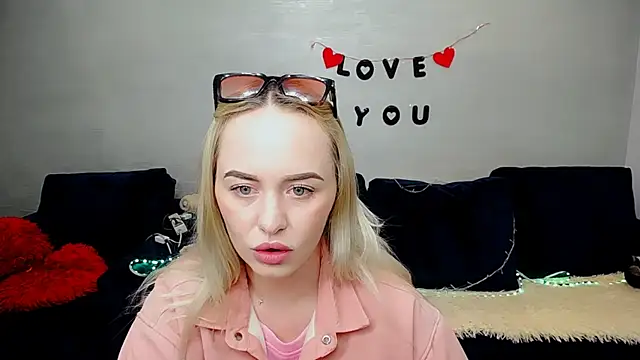 LiluMoon   online show from April 20, 6:16 am