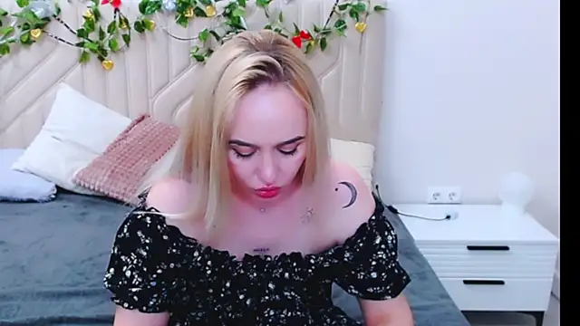 LiluMoon   online show from April 7, 4:42 pm