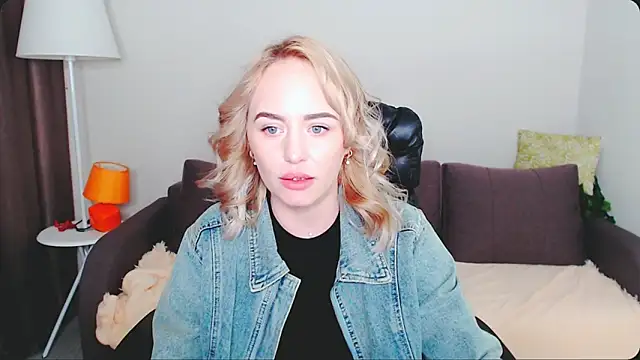 LiluMoon   online show from May 1, 4:12 pm