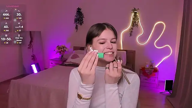 Lisa Blossom online show from April 13, 6:06 am