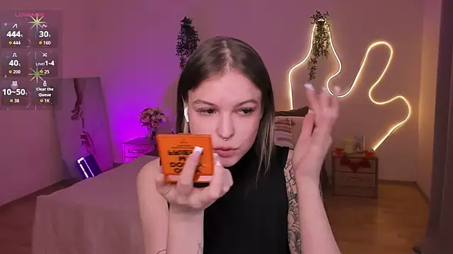 Lisa Blossom online show from May 6, 6:06 am