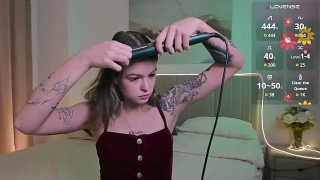 Lisa Blossom online show from November 14, 6:06 am