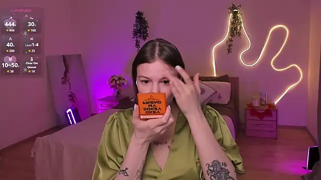 Lisa Blossom online show from May 18, 6:07 am