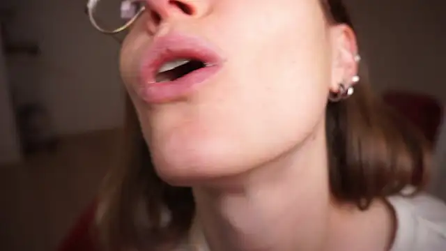 Scorpion Peach online show from November 8, 11:25 am